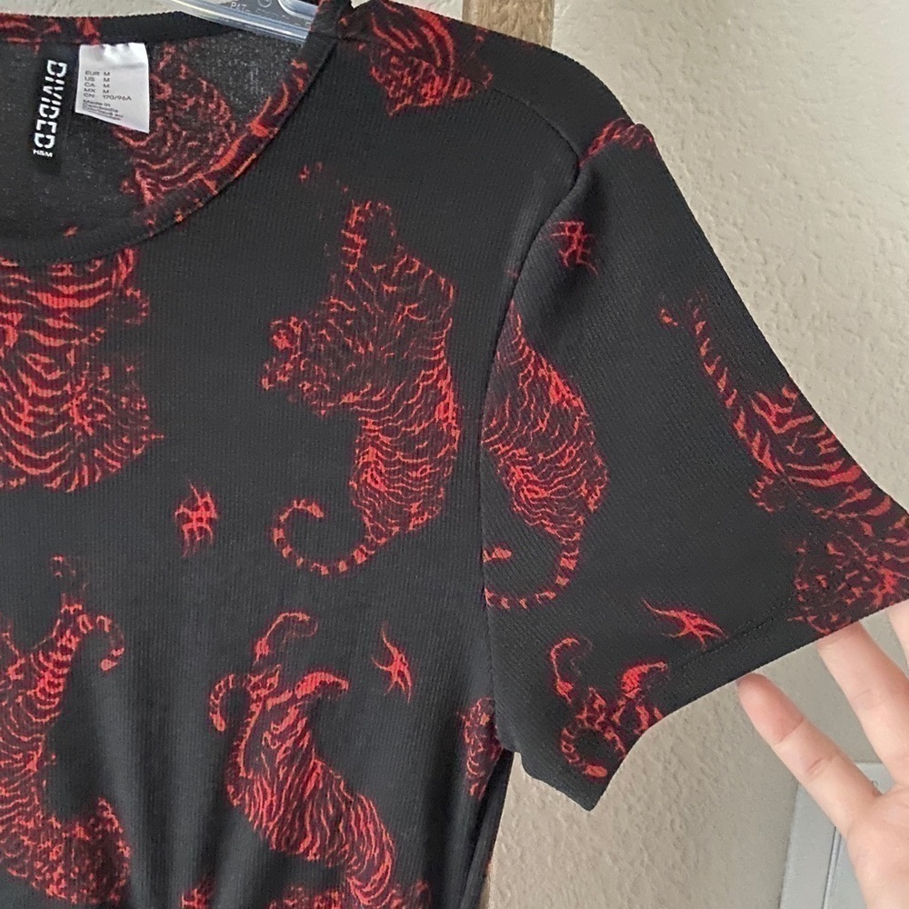NWOT - divided black and red t-shirt dress size M - Picture 5 of 6